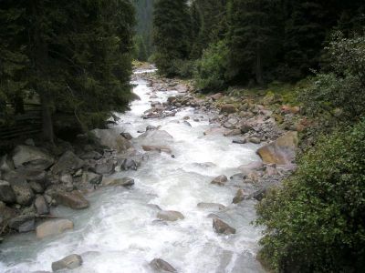 017-Auf dem Wanderweg durch das Puetzbachtal